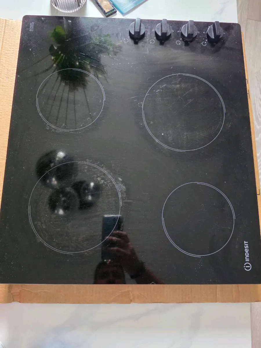 Built-in Oven & Ceramic Hob - Image 2