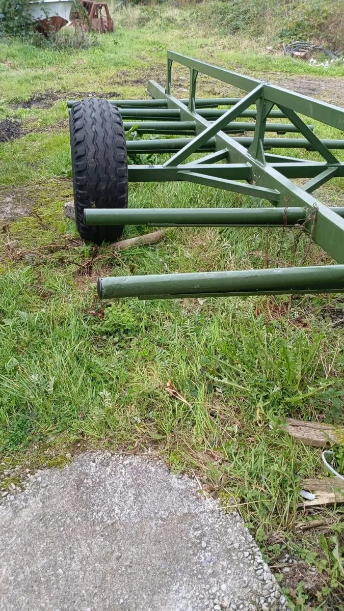 Bale trailer - Image 1