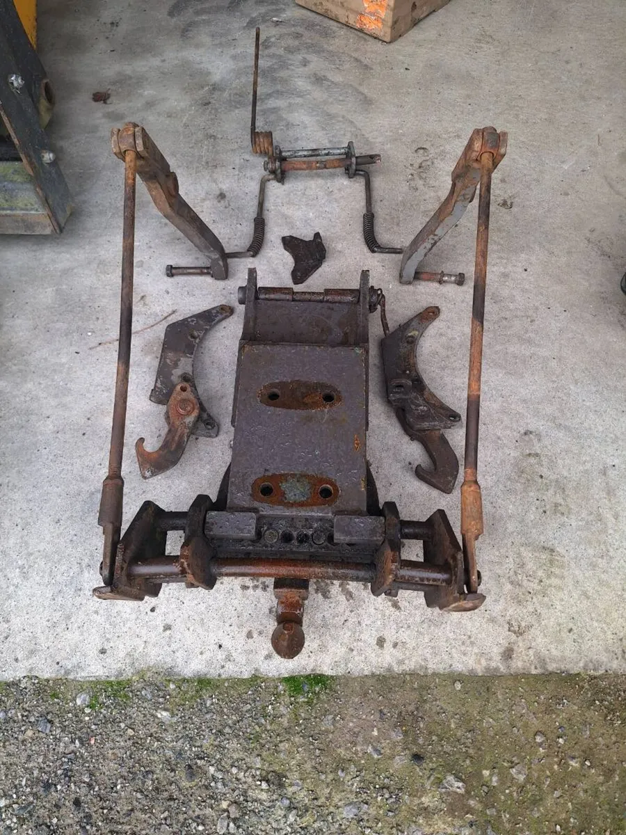 Massey ferguson 65 parts - Image 1