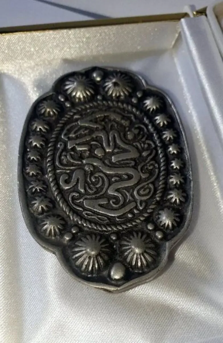 Pristine Vintage Ornate Silver Belt Buckle - Image 3