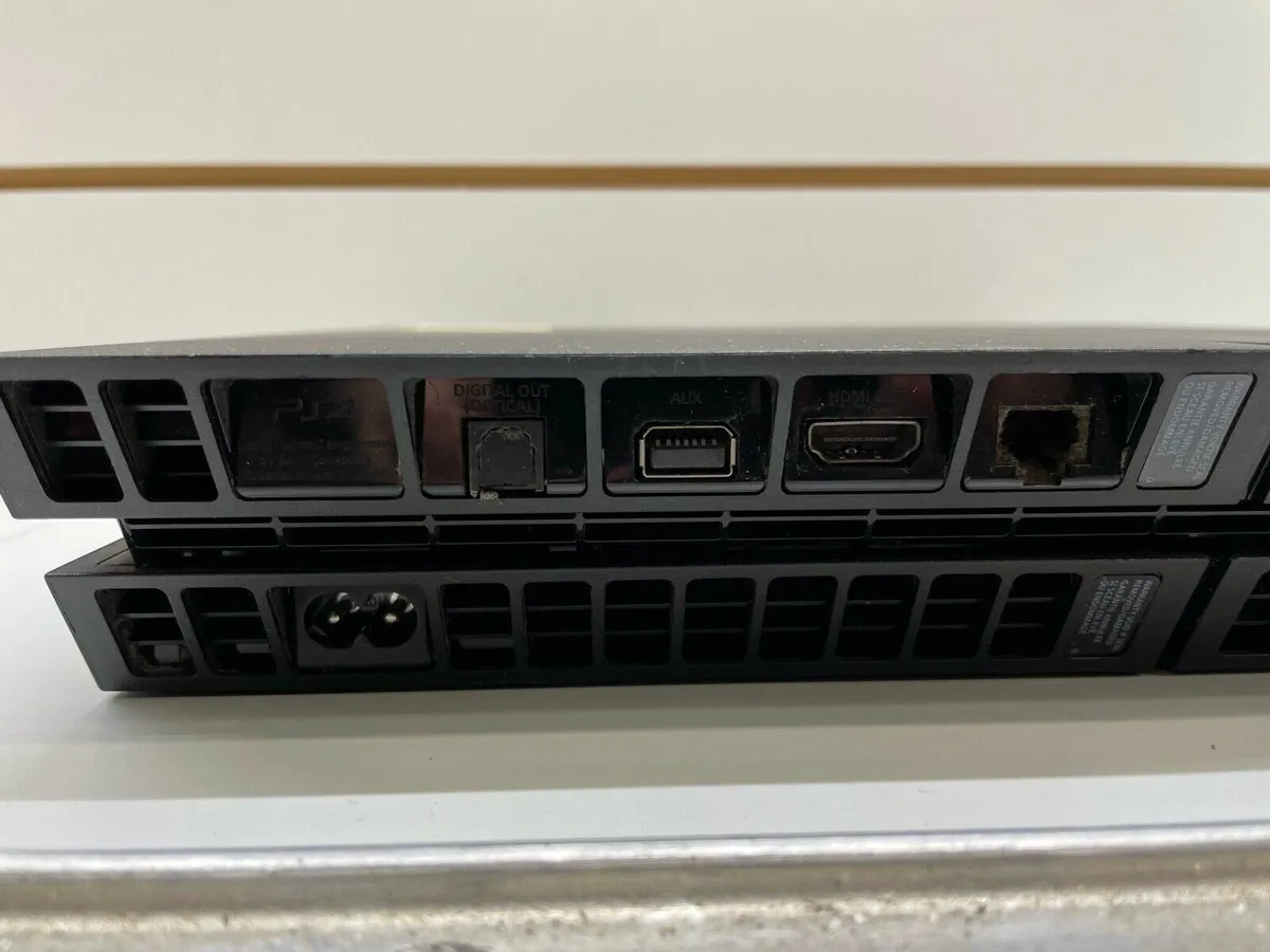 PS4 1TB - Image 3