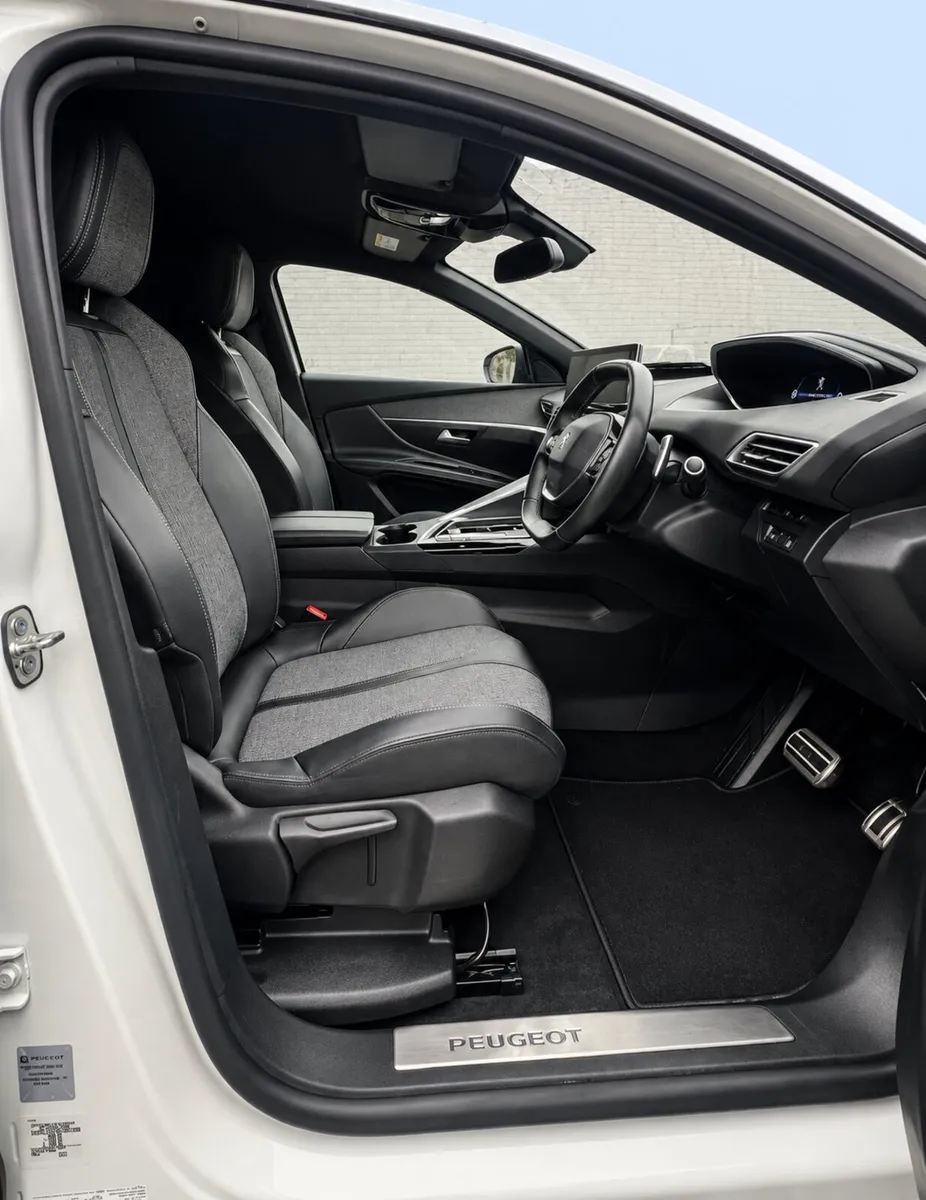 2023 Peugeot 3008 AUTOMATIC Commercial - Image 3