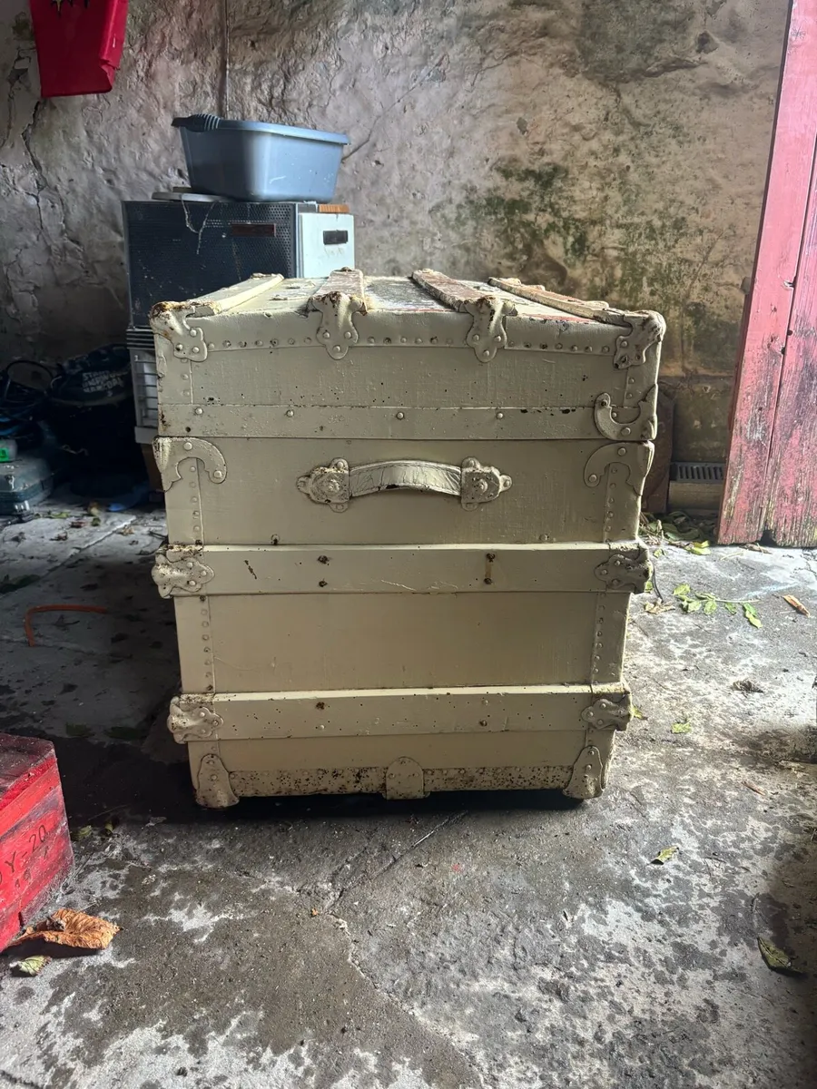 Antique chest/trunk - Image 2