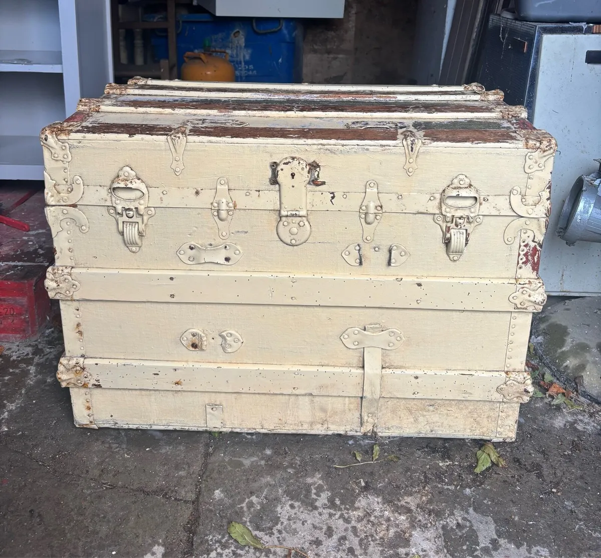 Antique chest/trunk - Image 1