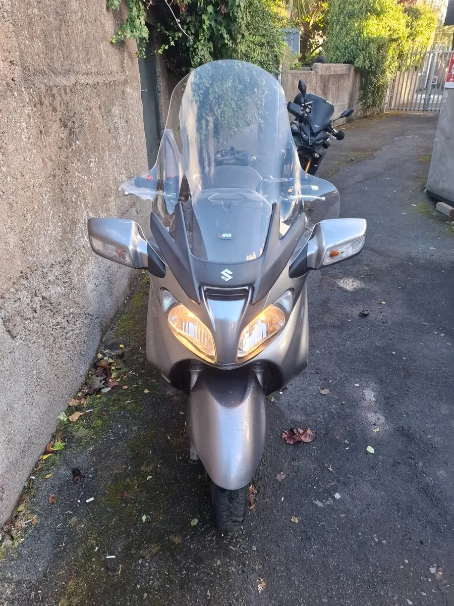 Suzuki Burgman Executive 650 - Image 1