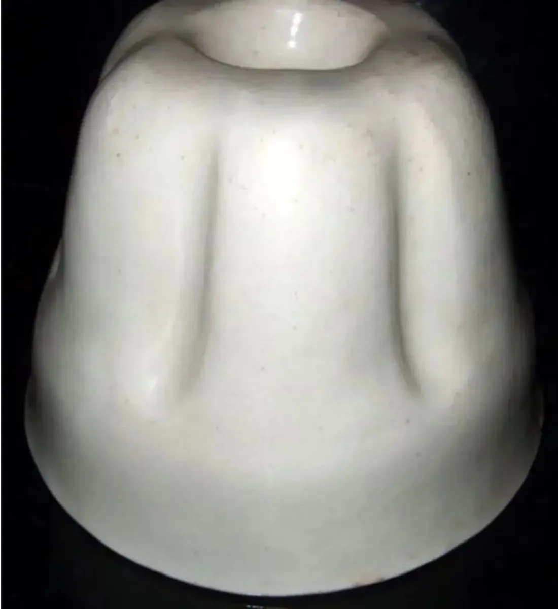 Vintage Shelley White Ceramic Jelly Mould - Image 2