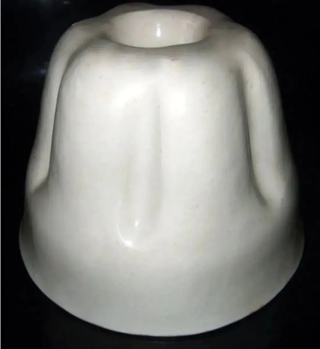Vintage Shelley White Ceramic Jelly Mould - Image 3