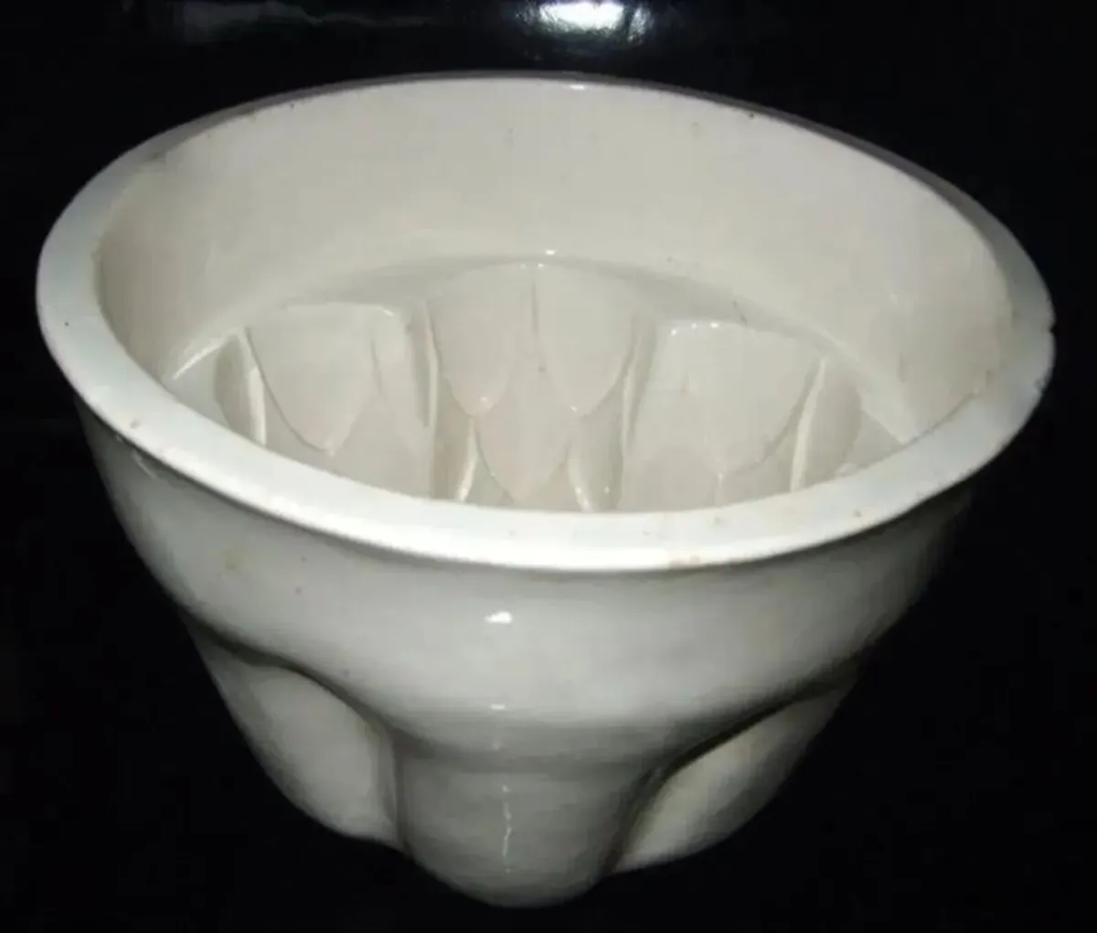 Vintage Shelley White Ceramic Jelly Mould - Image 4