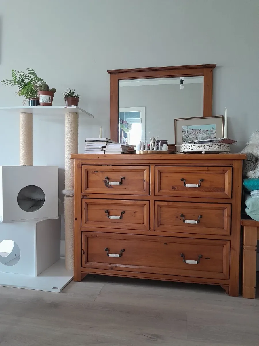Bedroom furniture - Image 1