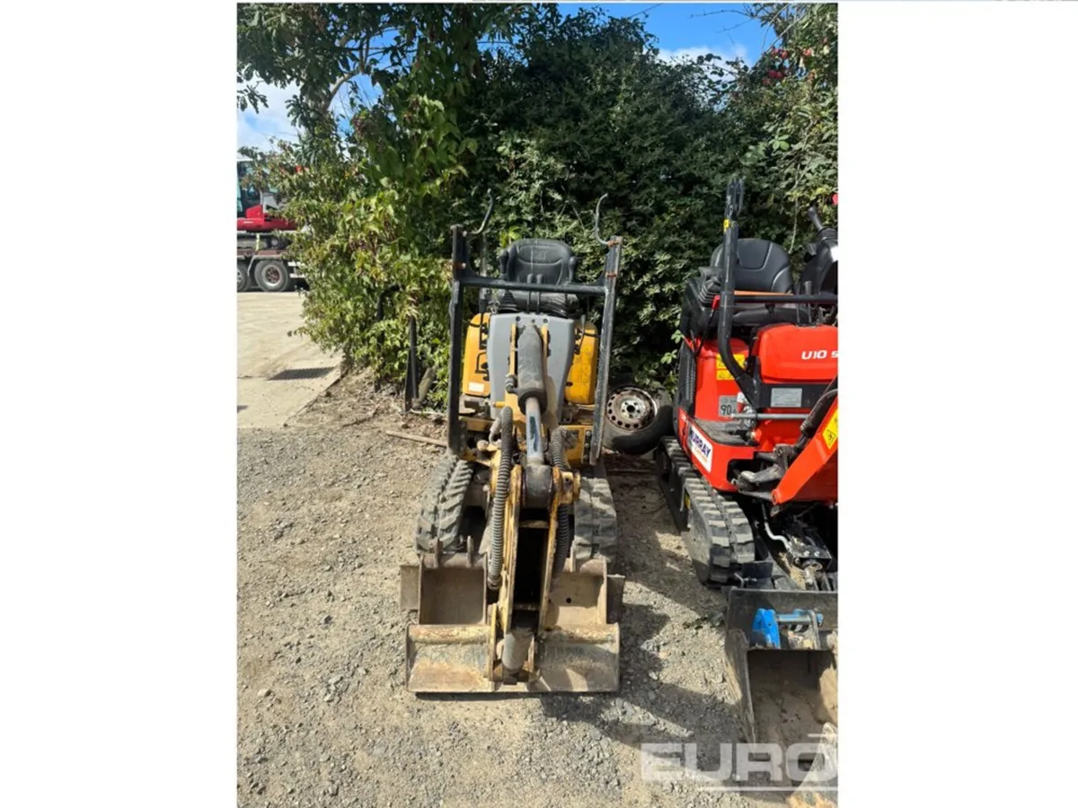 2015 CAT 300.9D - Image 1