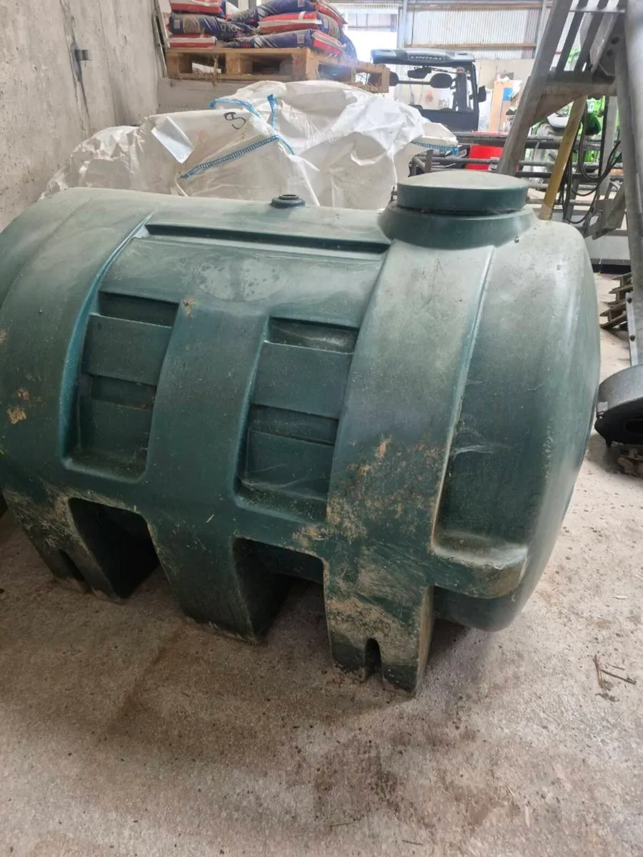 Oil tank - Image 1