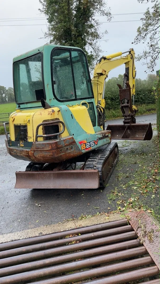 YANMAR mini digger 3 ton - Image 2