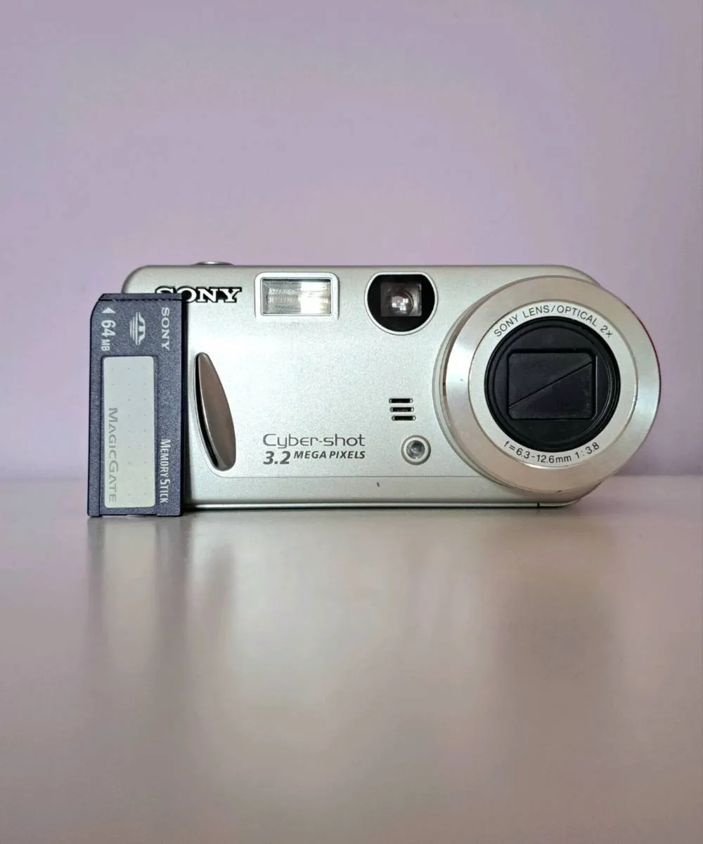 Sony cybershot P52 - Image 1