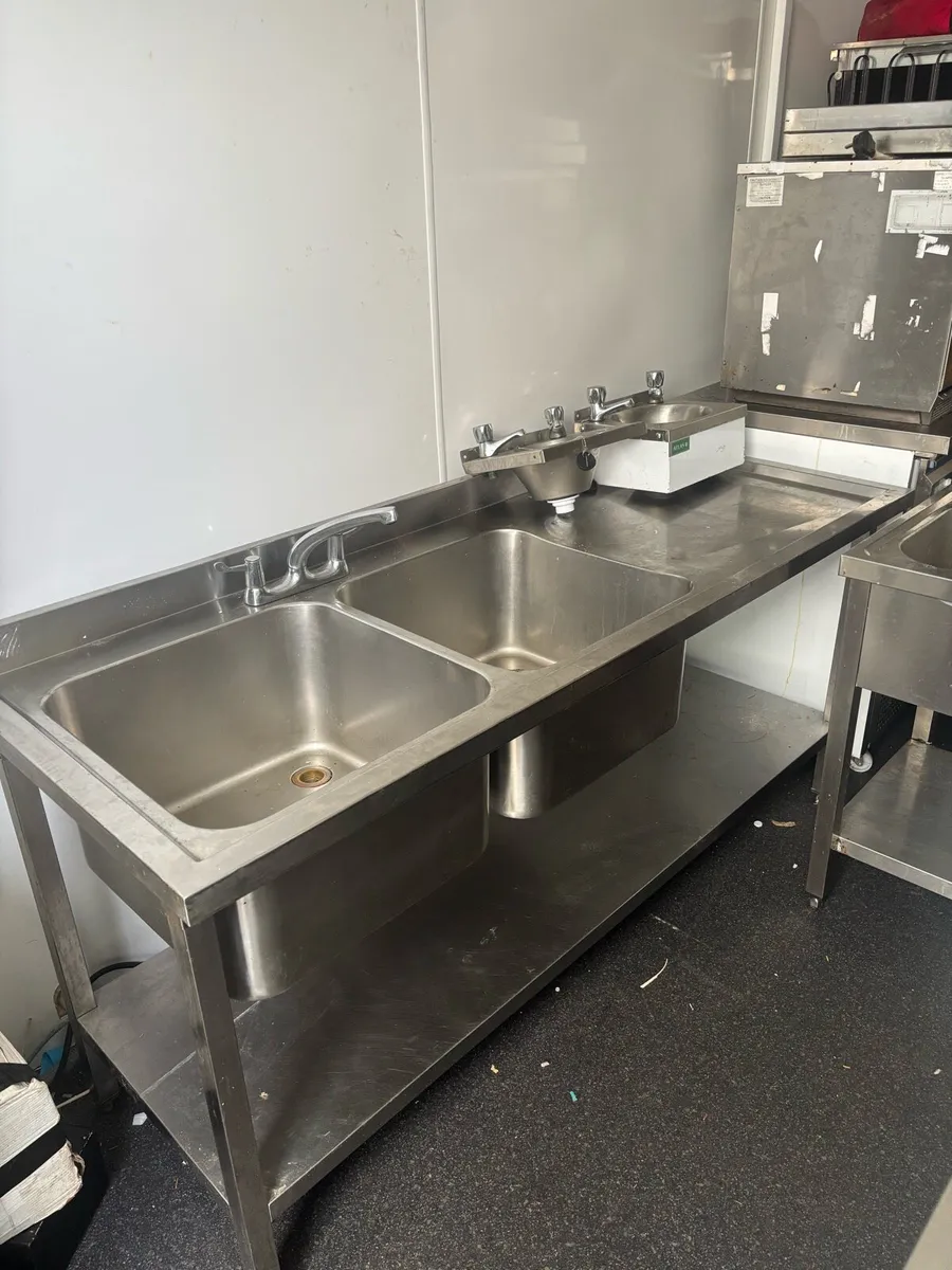 Commercial sinks - Image 1