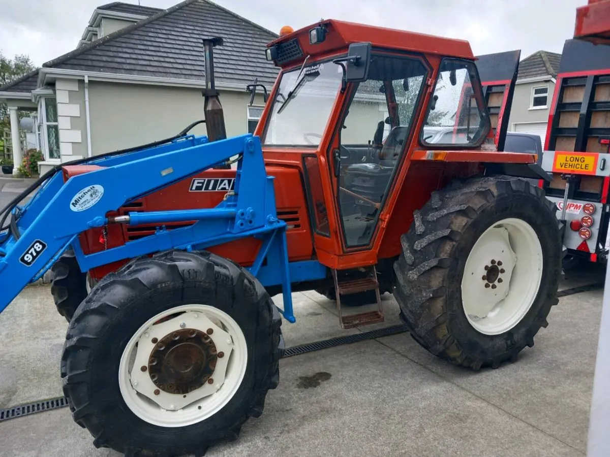 Fiat 880 with Tanco loader ,bale spike - Image 2