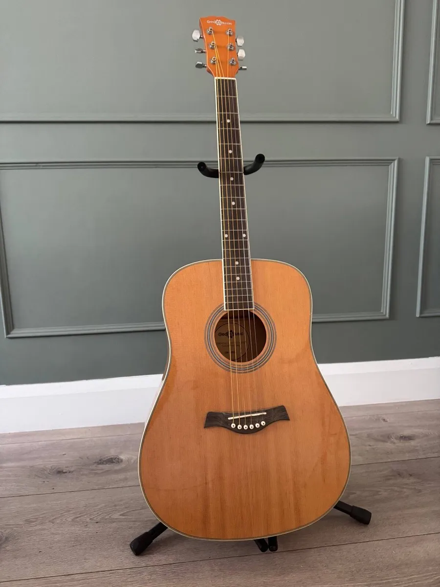 Acoustic guitar - Image 1