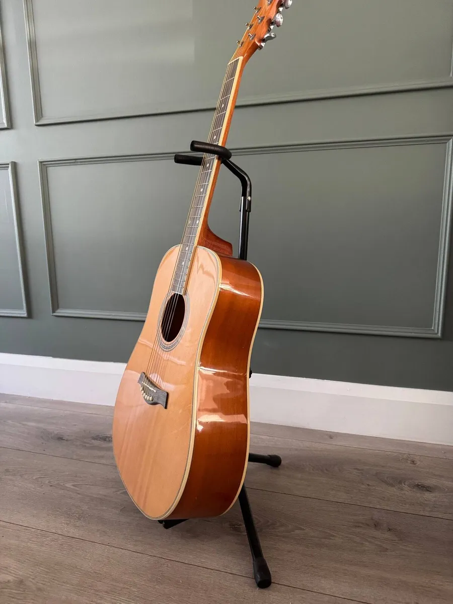 Acoustic guitar - Image 2