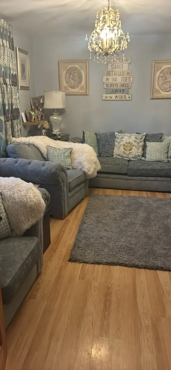 3 seater sofa and 2 chairs - Image 2