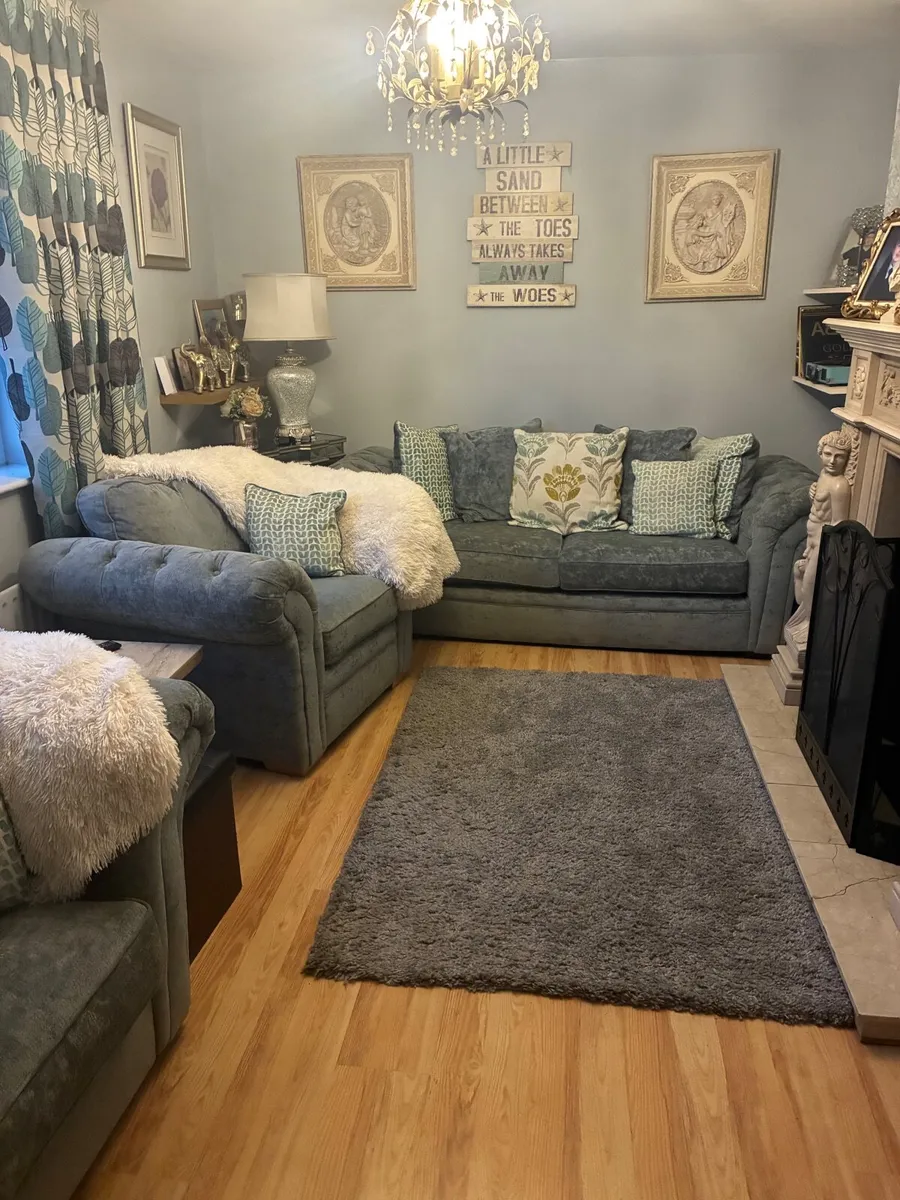 3 seater sofa and 2 chairs - Image 4