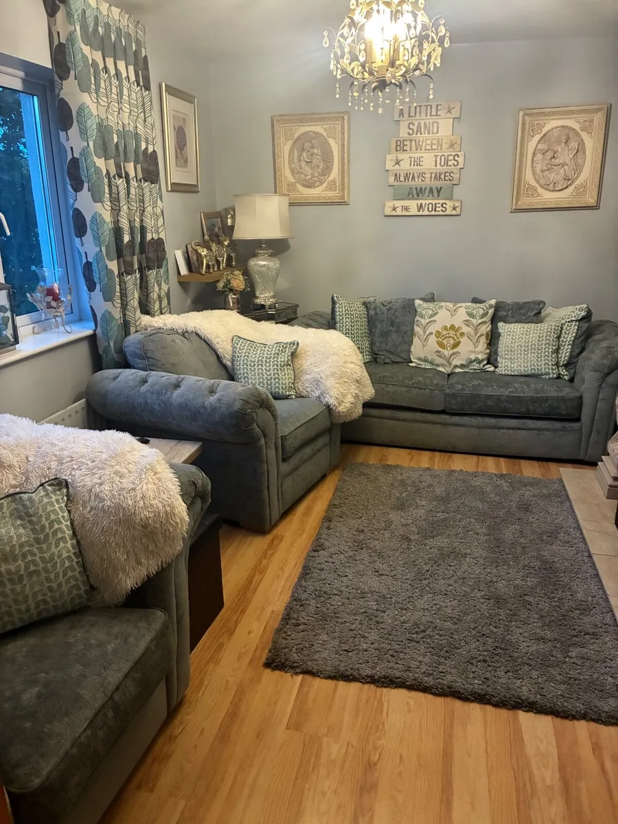 3 seater sofa and 2 chairs - Image 3