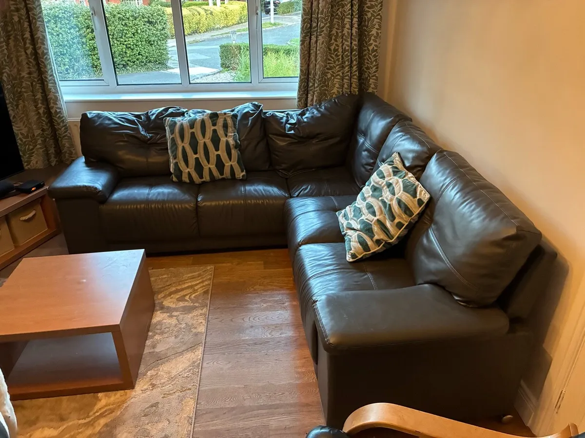 L shaped couch - Image 3