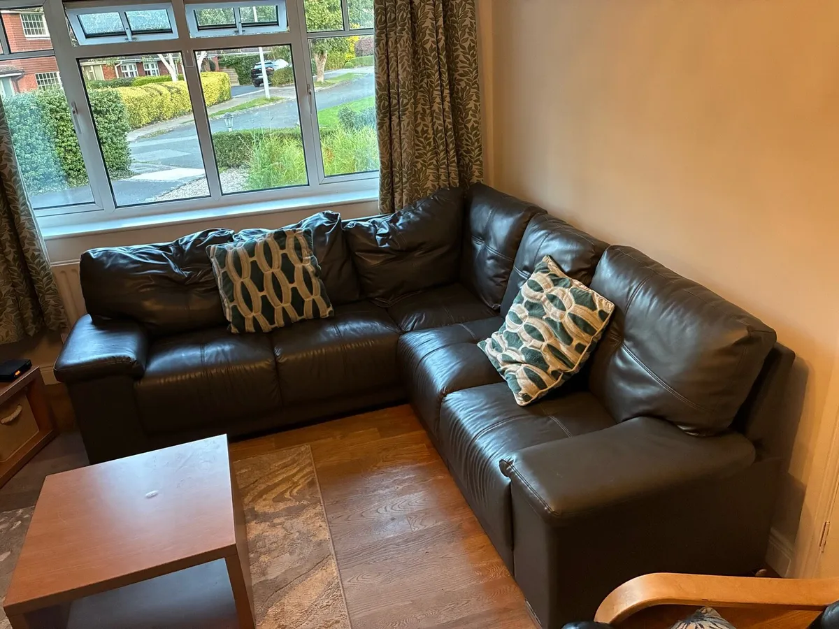 L shaped couch - Image 1