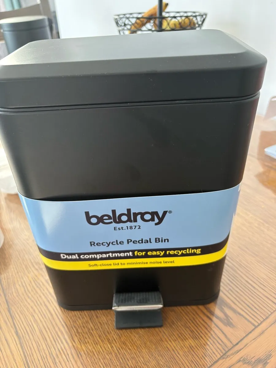 Black 5lt Bathroom Bin - Image 1
