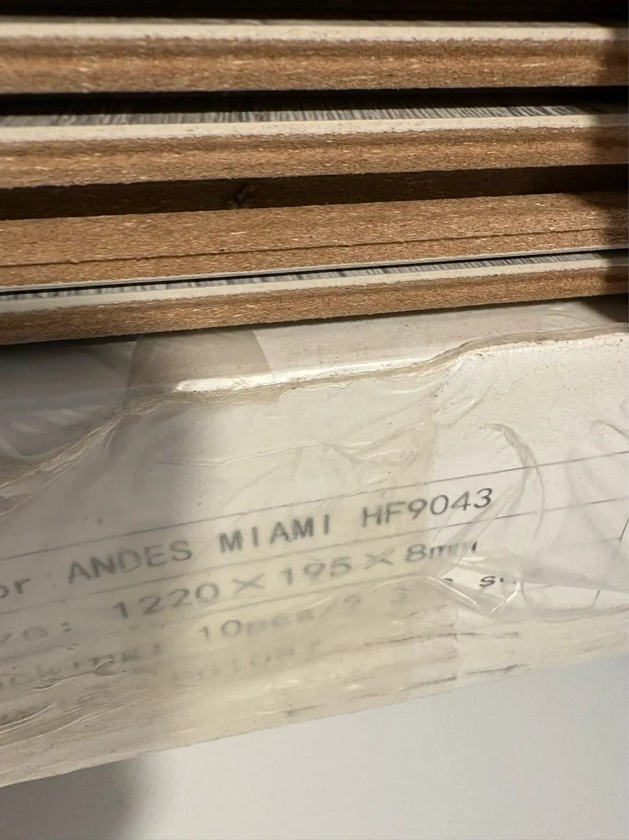 2 boxes 8mm grey laminate - Image 1