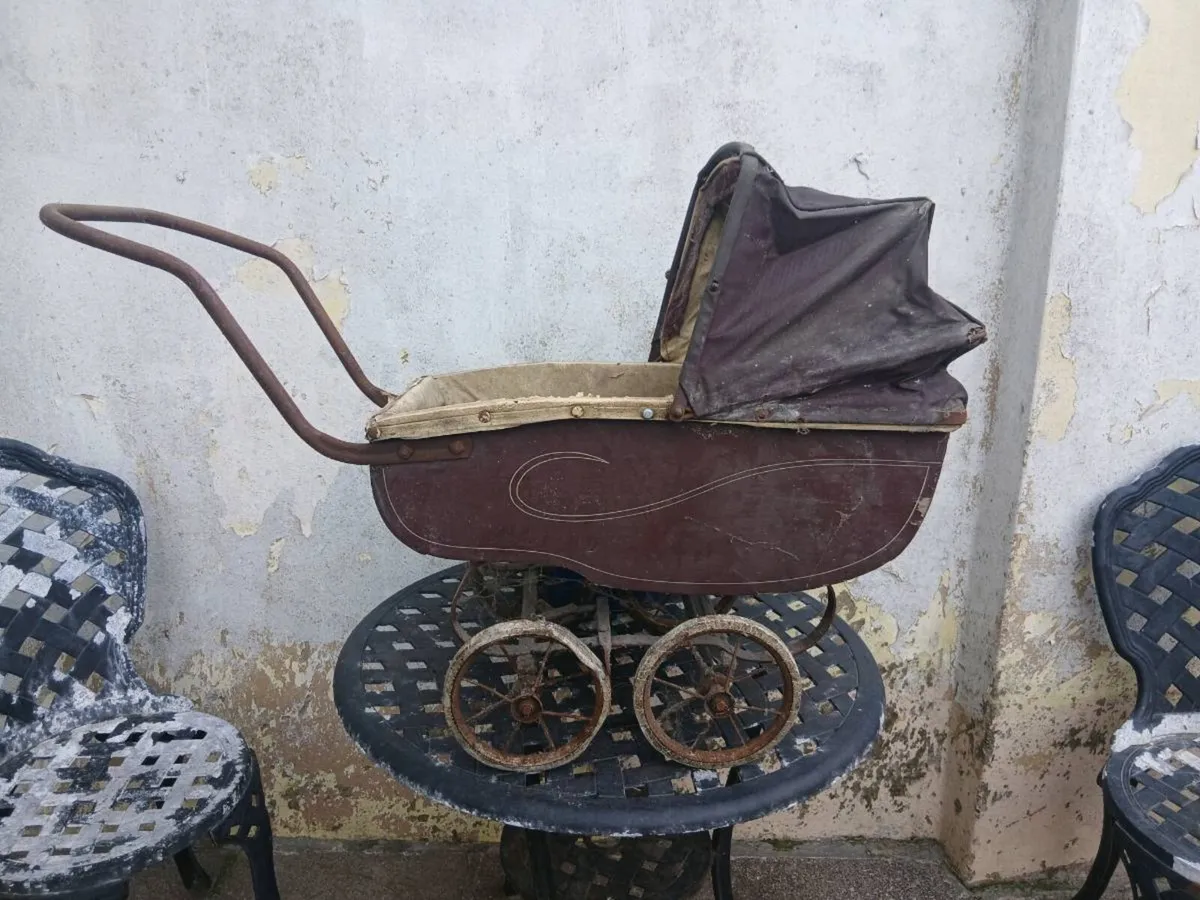Antique pram - Image 1