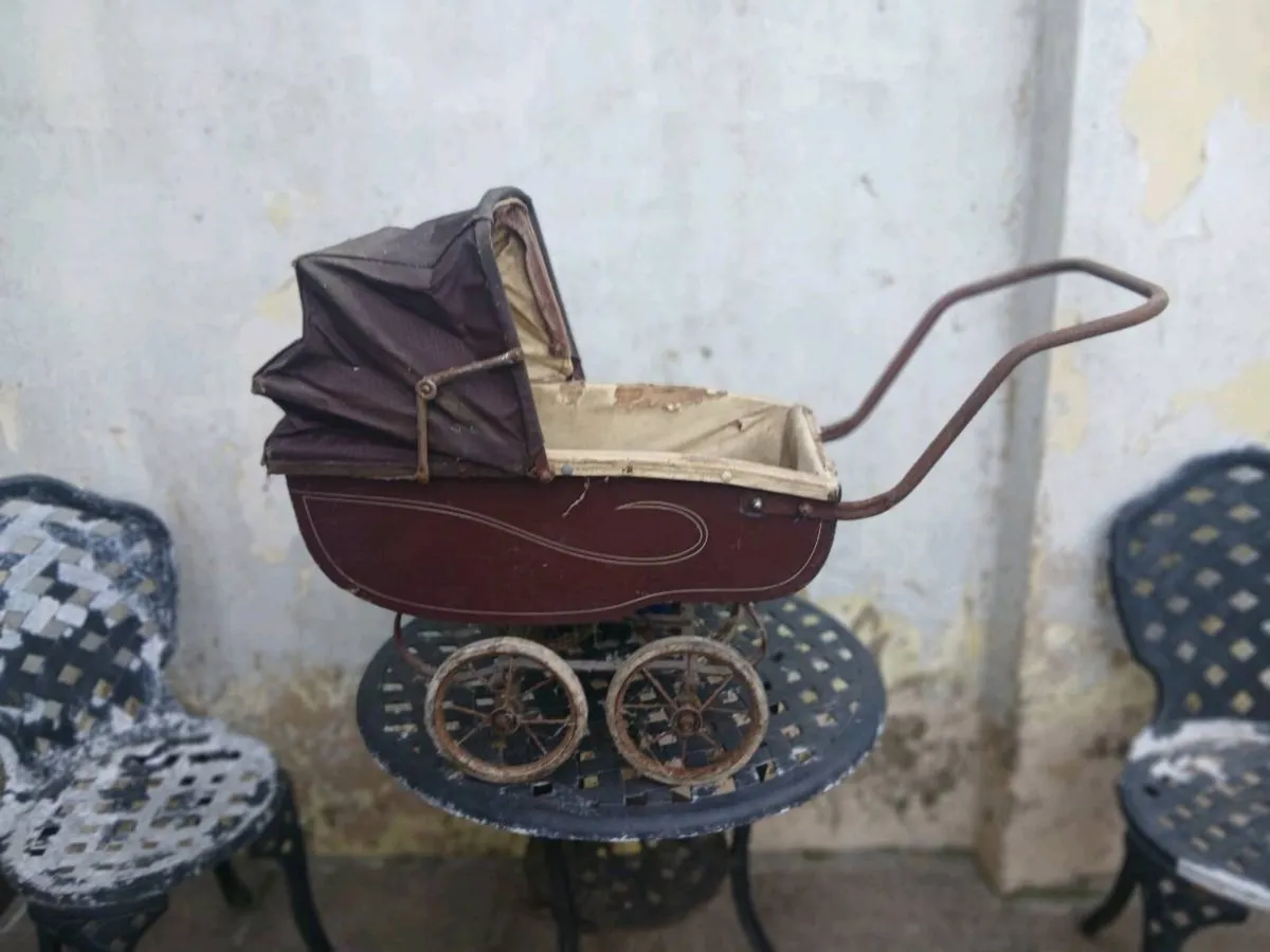 Antique pram - Image 2