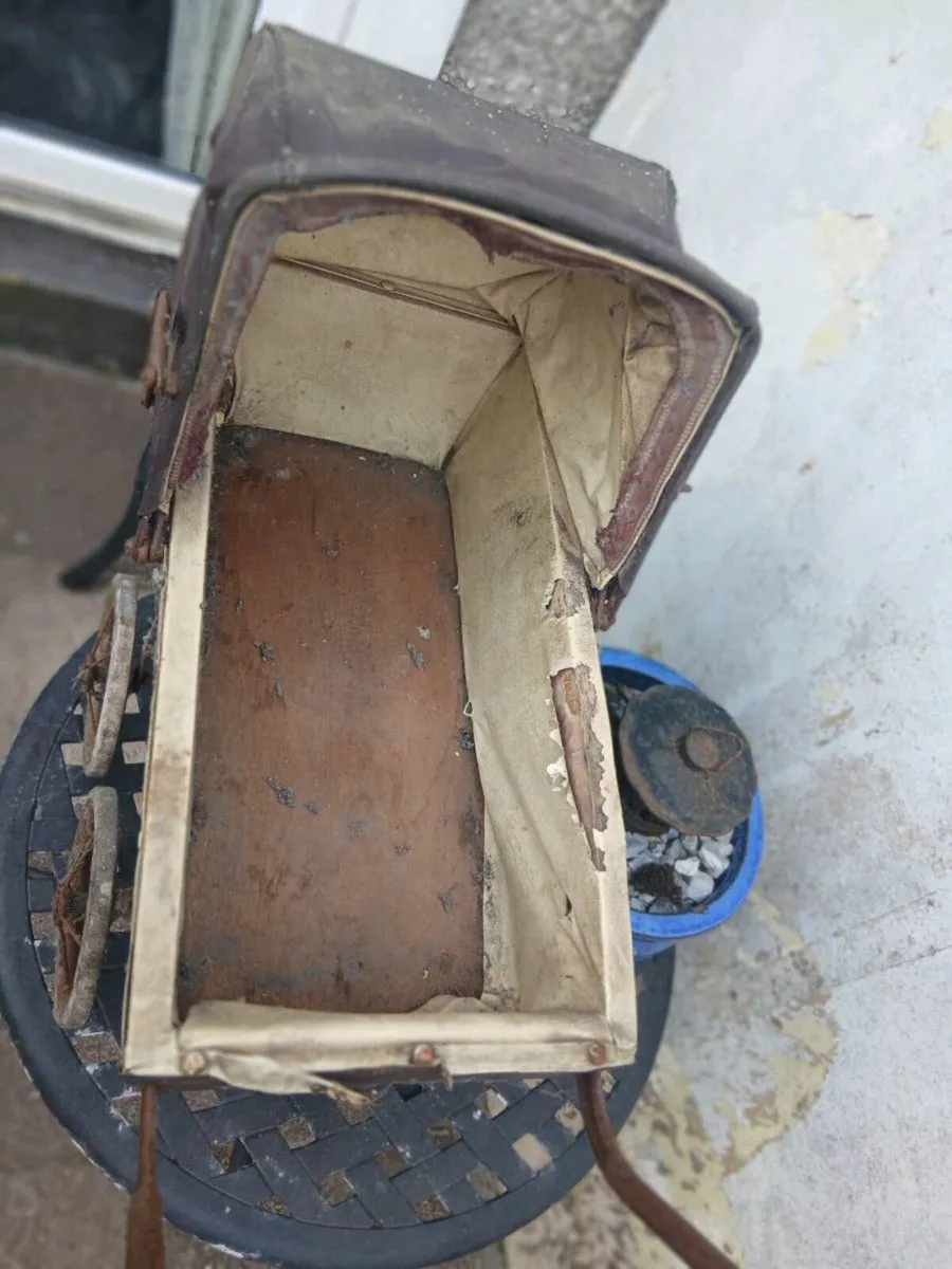 Antique pram - Image 3