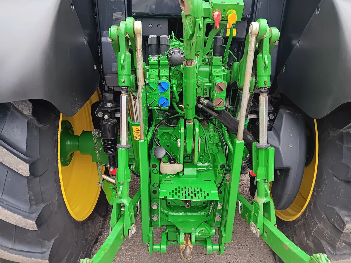 John Deere 6120M (2020) - Image 4