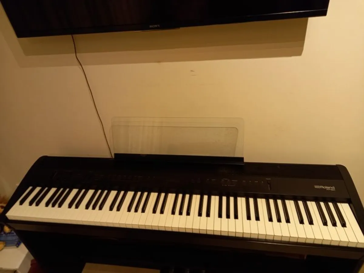 Roland electric  piano fp60 model in Black. - Image 4