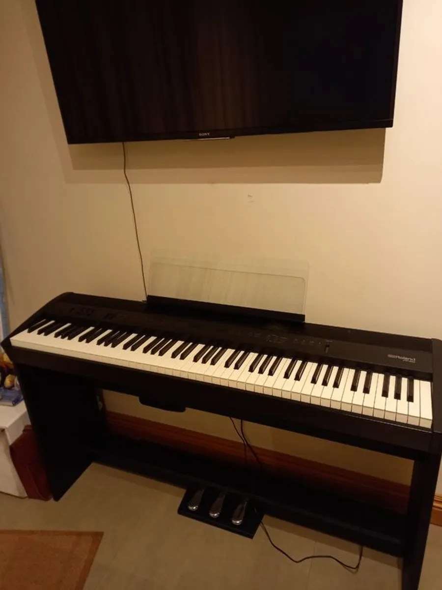 Roland electric  piano fp60 model in Black. - Image 2