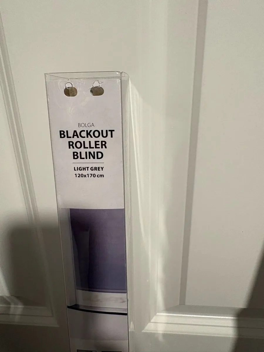 3 Roller blinds - Image 1