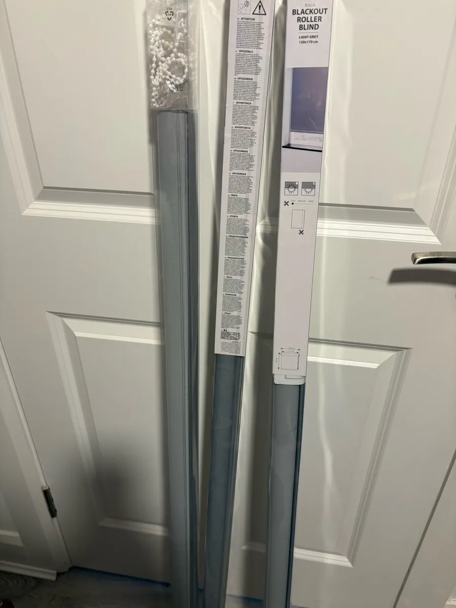 3 Roller blinds - Image 2