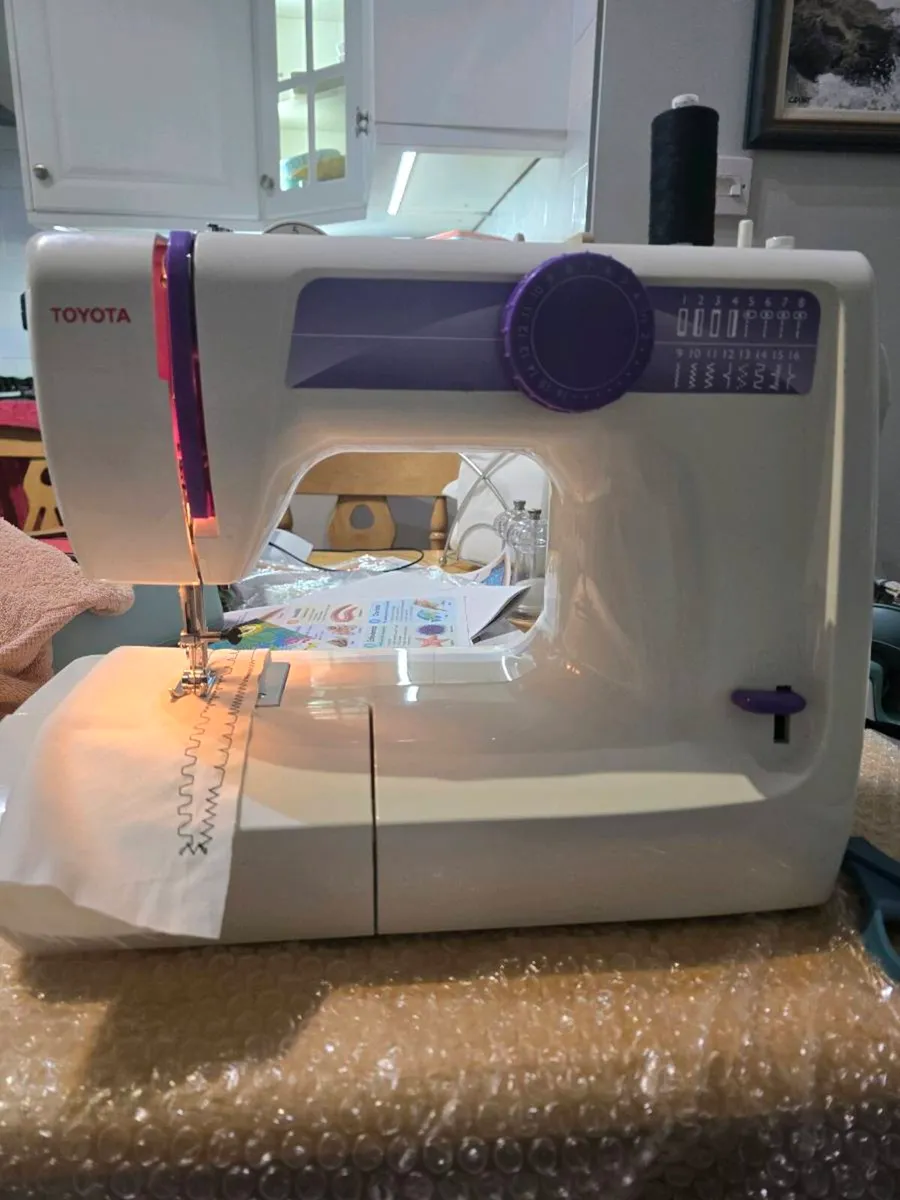 Toyota Sewing machine - Image 1