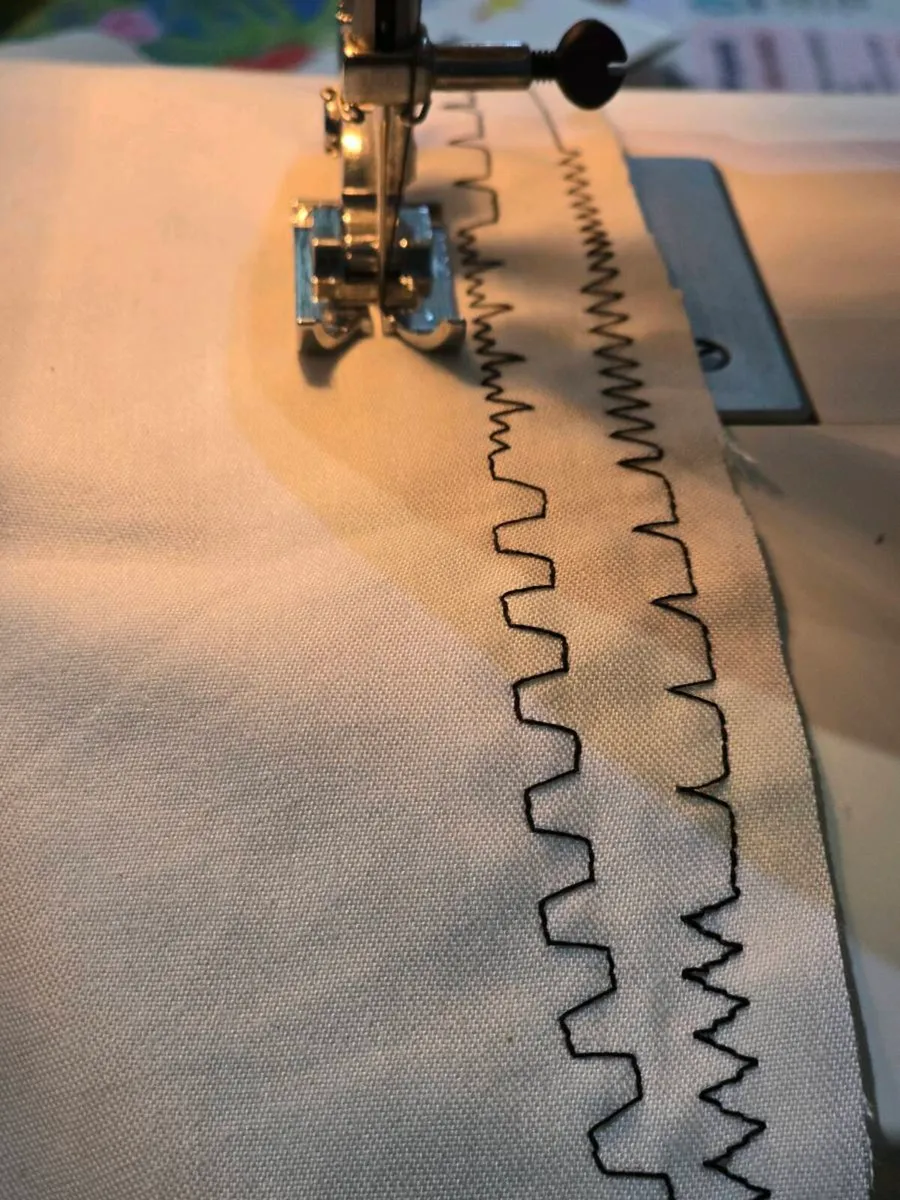 Toyota Sewing machine - Image 4