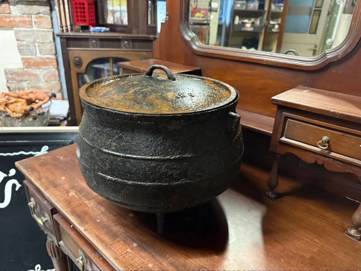 Pair of three leg pots - Image 3