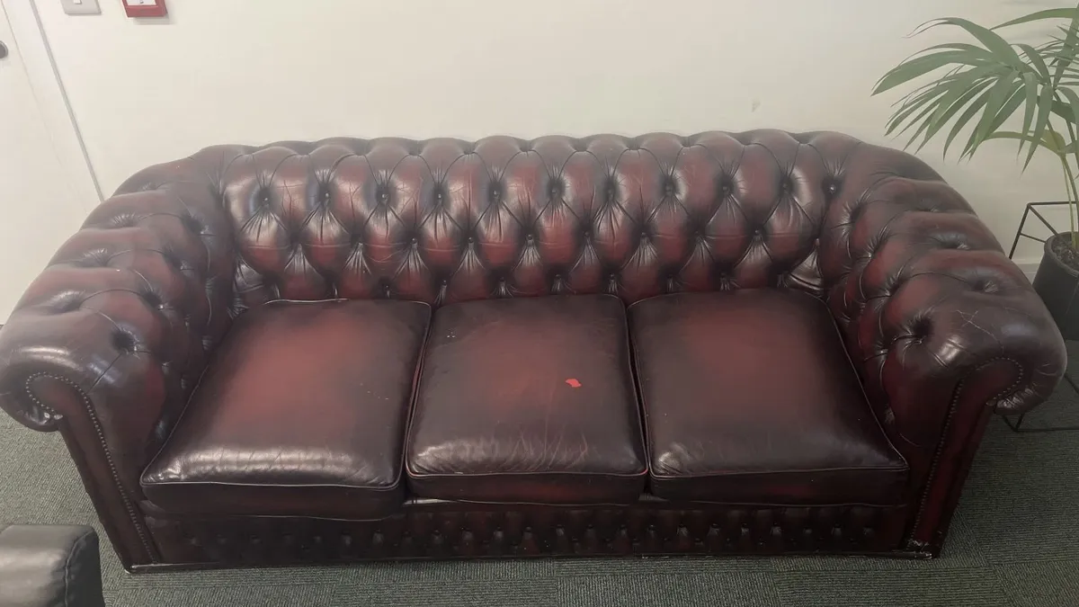 Chesterfield Leather Couch – €200