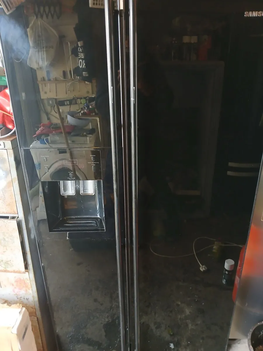 SAMSUNG AMERICAN FRIDGE FREEZER - Image 1