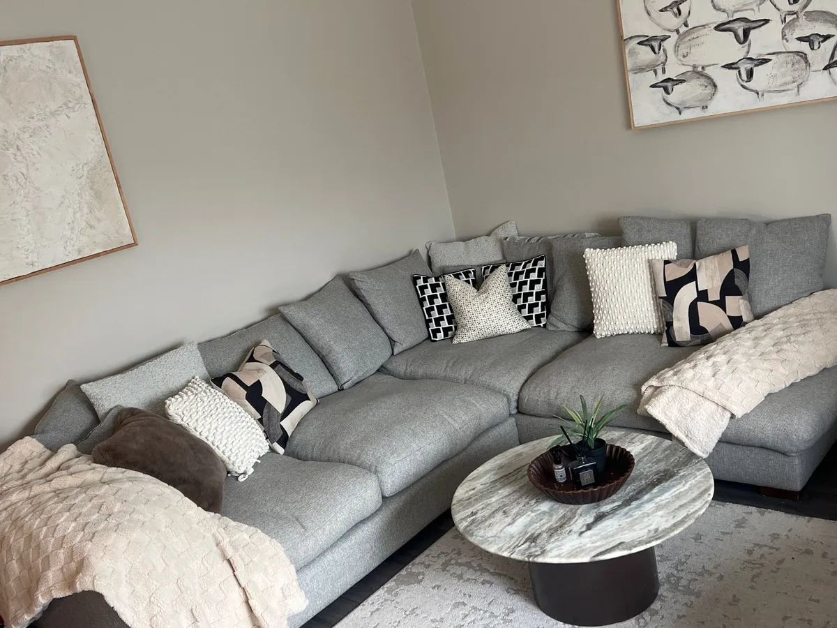 Couch - Image 4