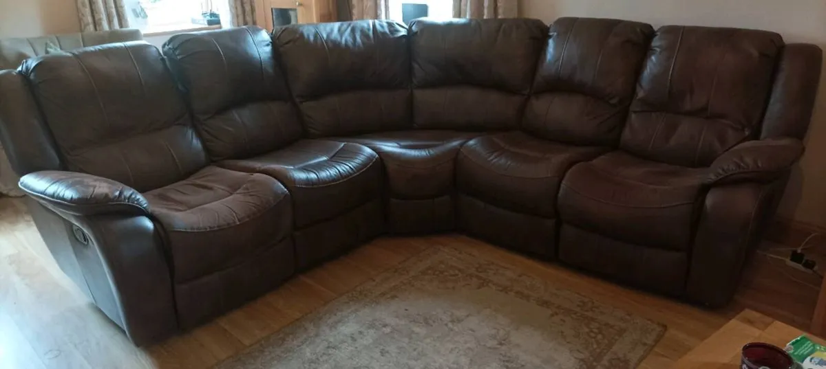 Corner couch for sale - Image 1