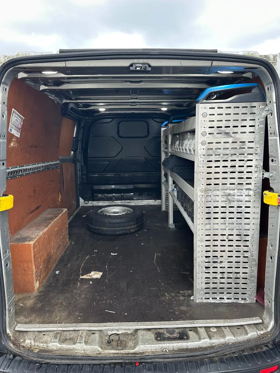 Ford Transit Custom 2019 Cvrt 7/2027 - Image 4