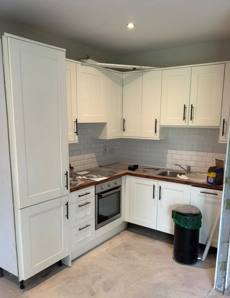 Kitchen cabinets & electronics - Image 1