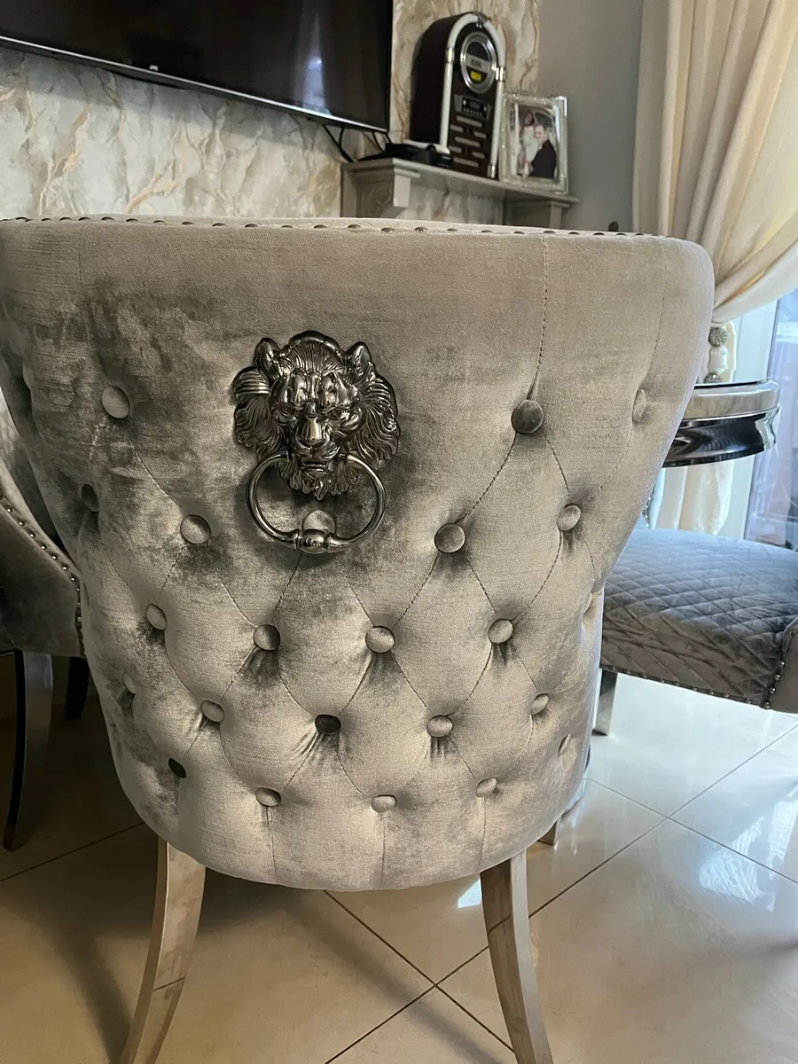 Gray round marble top table and 4 chairs - Image 2