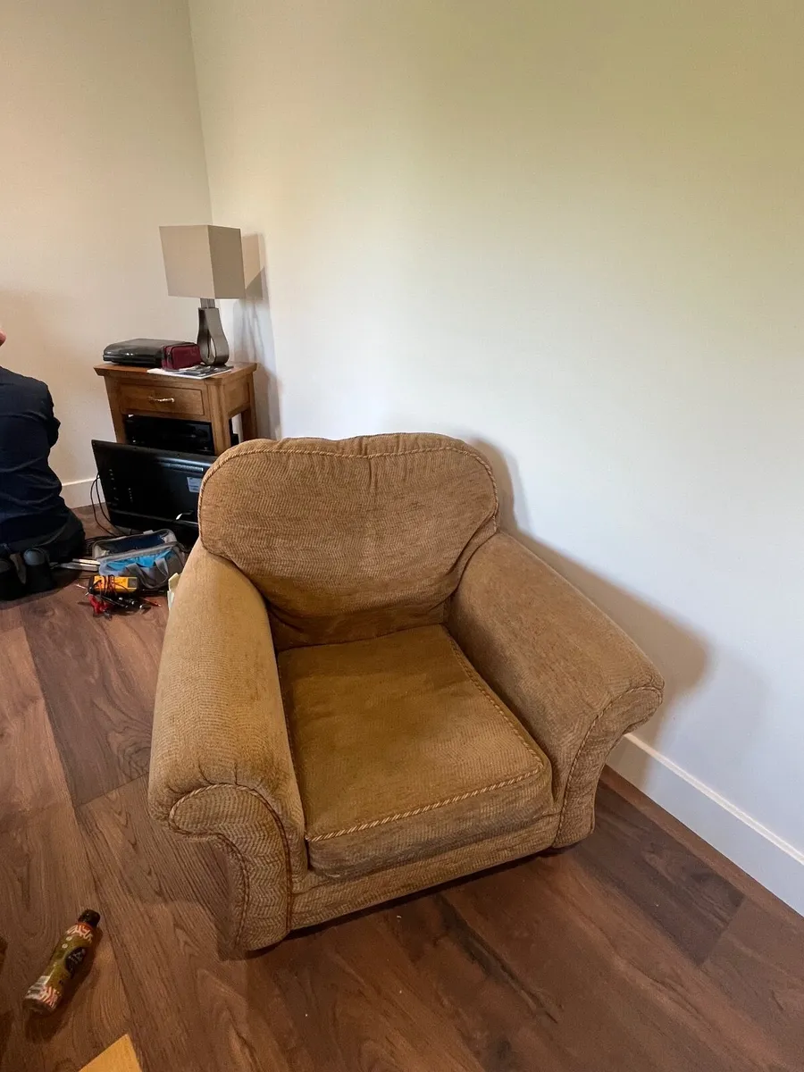 Three piece suite - Image 2