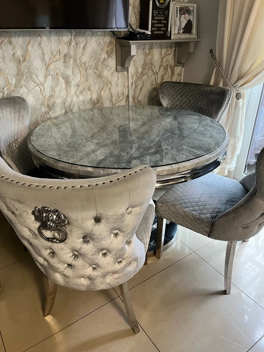 Gray round marble top table and 4 chairs - Image 1