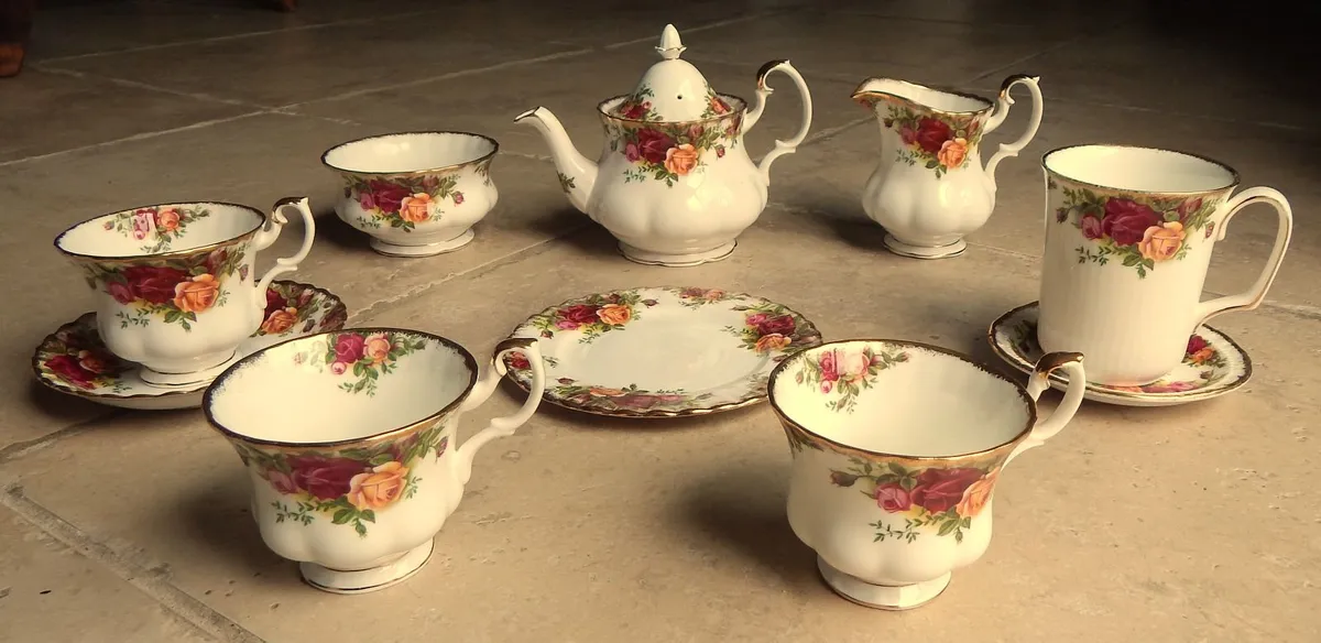 10 Royal Albert Old Country Rose Bone China Pieces - Image 2
