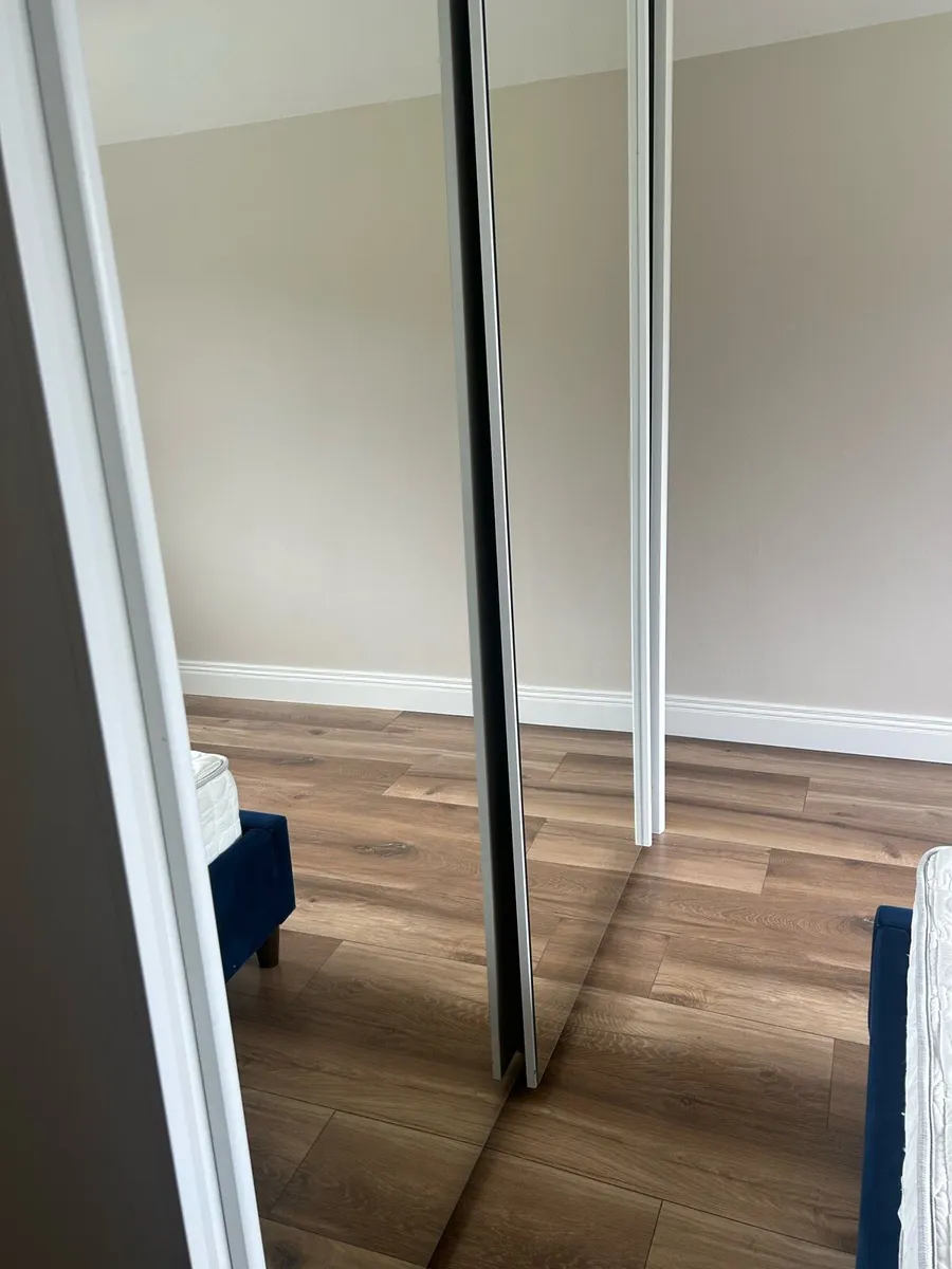 Sliding wardrobe free standing - Image 1